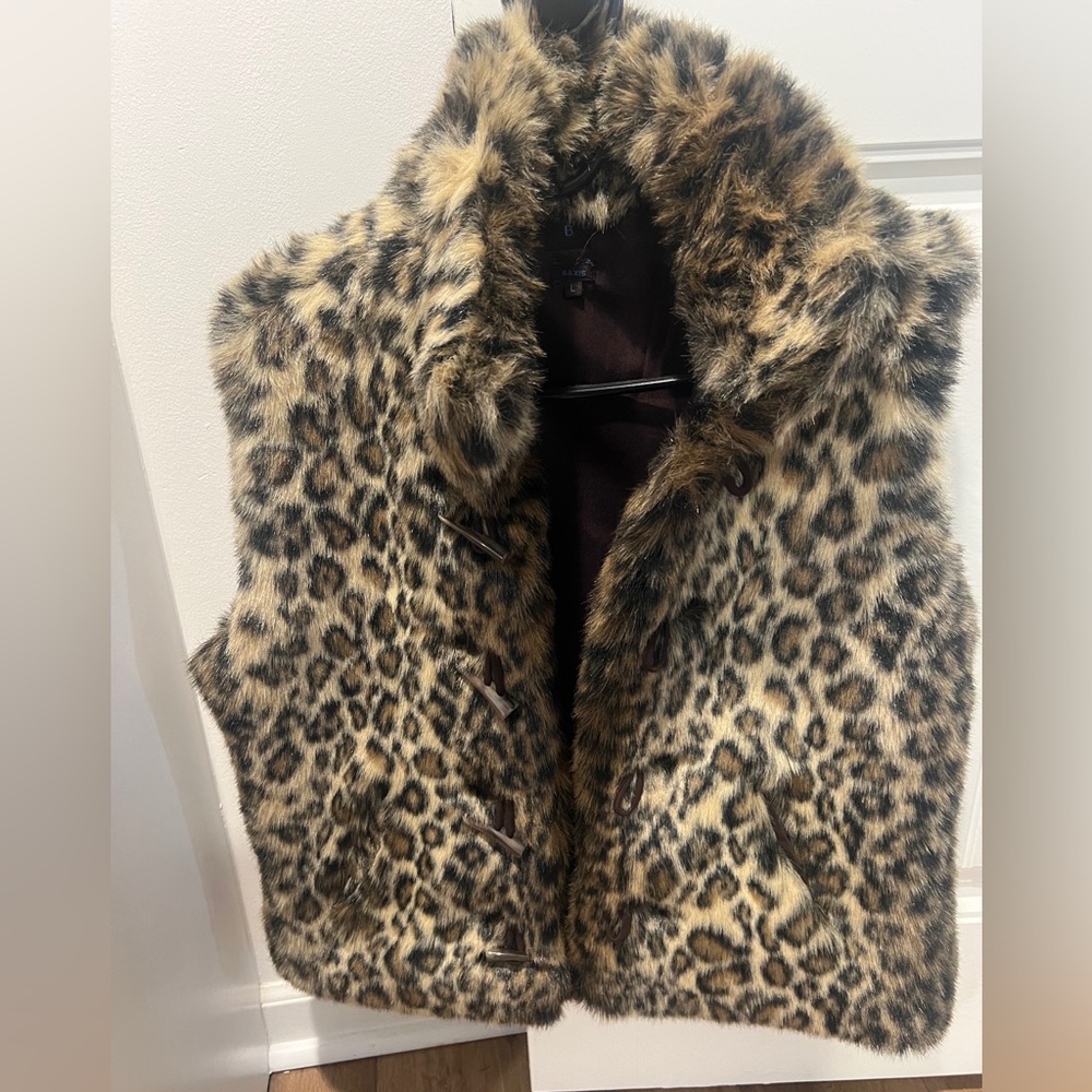 Women’s large Leopard Print Faux Fur Vest of high quality!